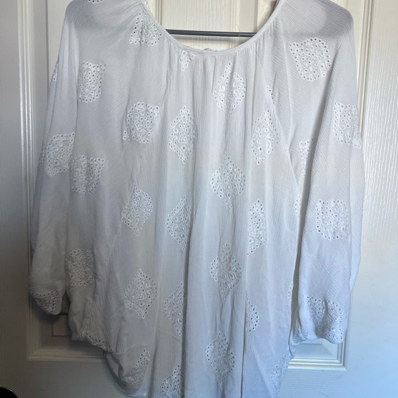 Boho White Eyelet Women's Top Batwing Sleeves - Picture 6 of 6